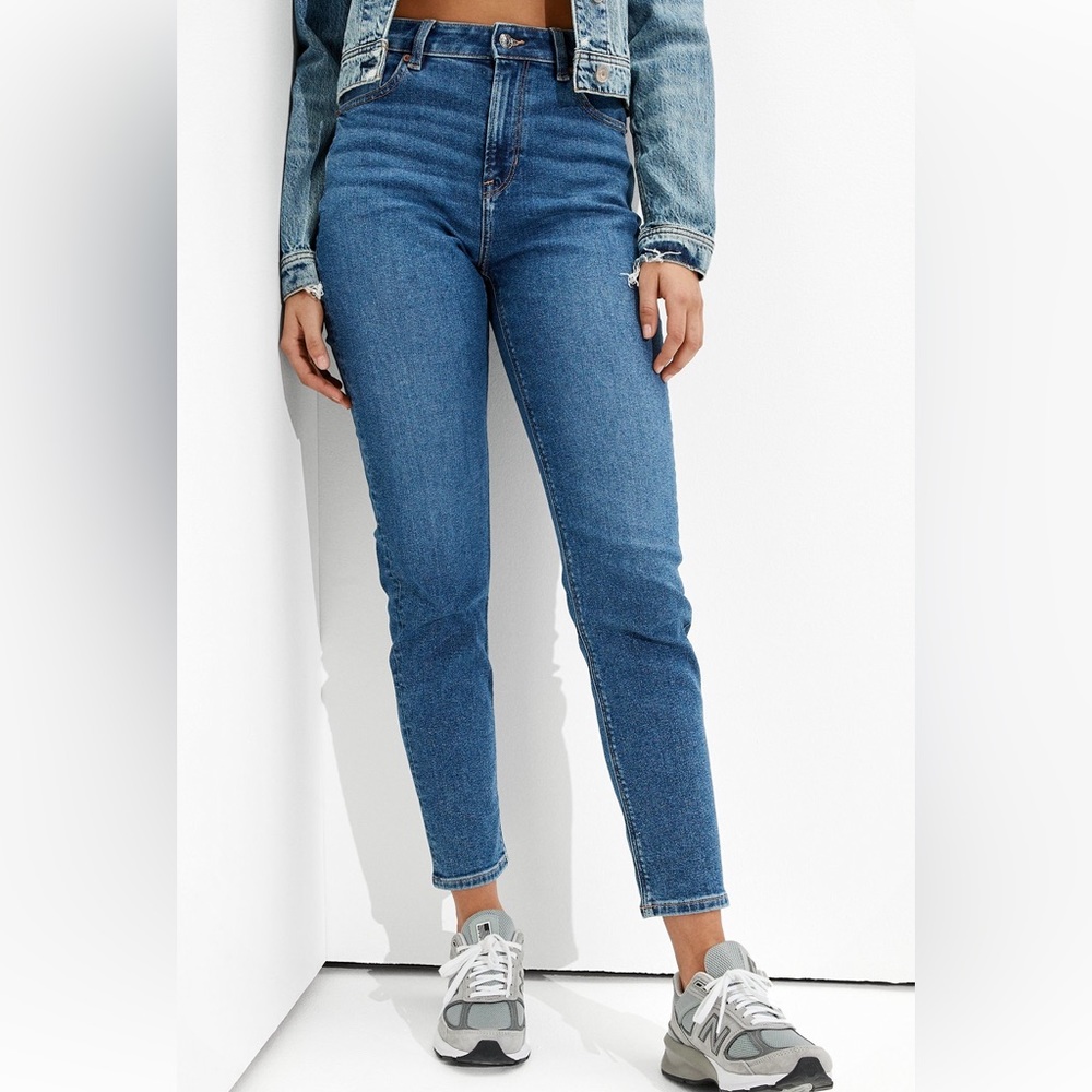 American Eagle High Rise Stretch Mom Jean